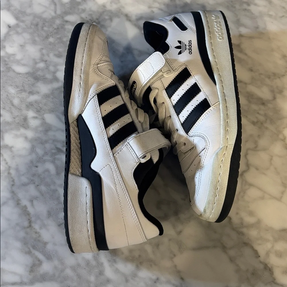 Adidas Classic White and Black Forum Basketball Sneakers, 9.5 men’s